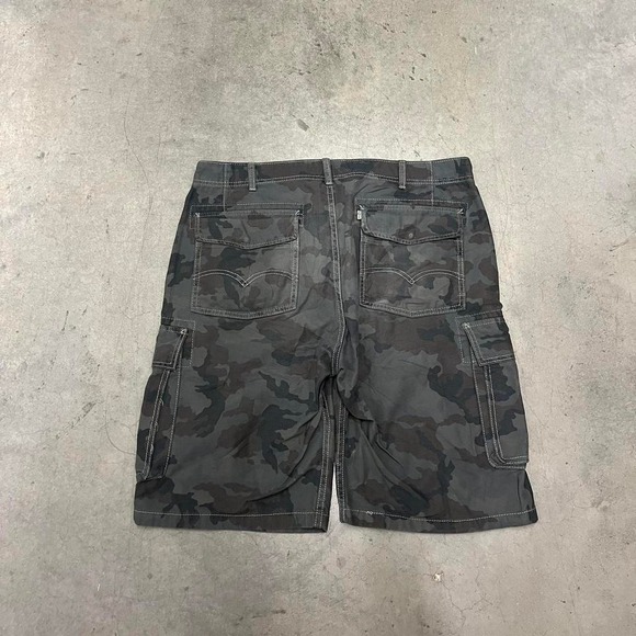 Y2K baggy dark camo Levi's utility cargo‎ shorts - Picture 1 of 8